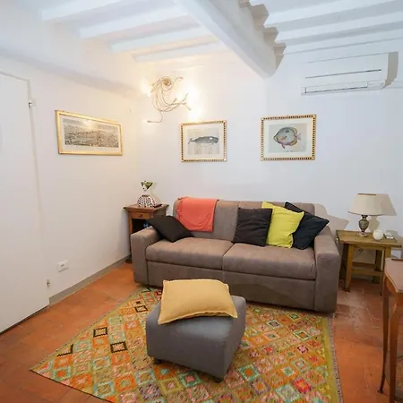 Nice Apartment By Ponte Vecchio-3